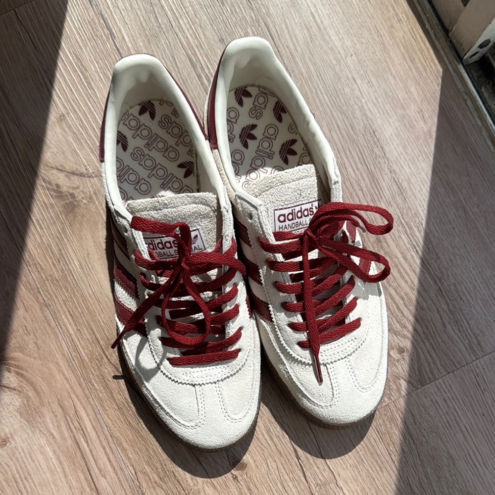 Adidas Women's Cream and Red Sneakers 7.5 like new!